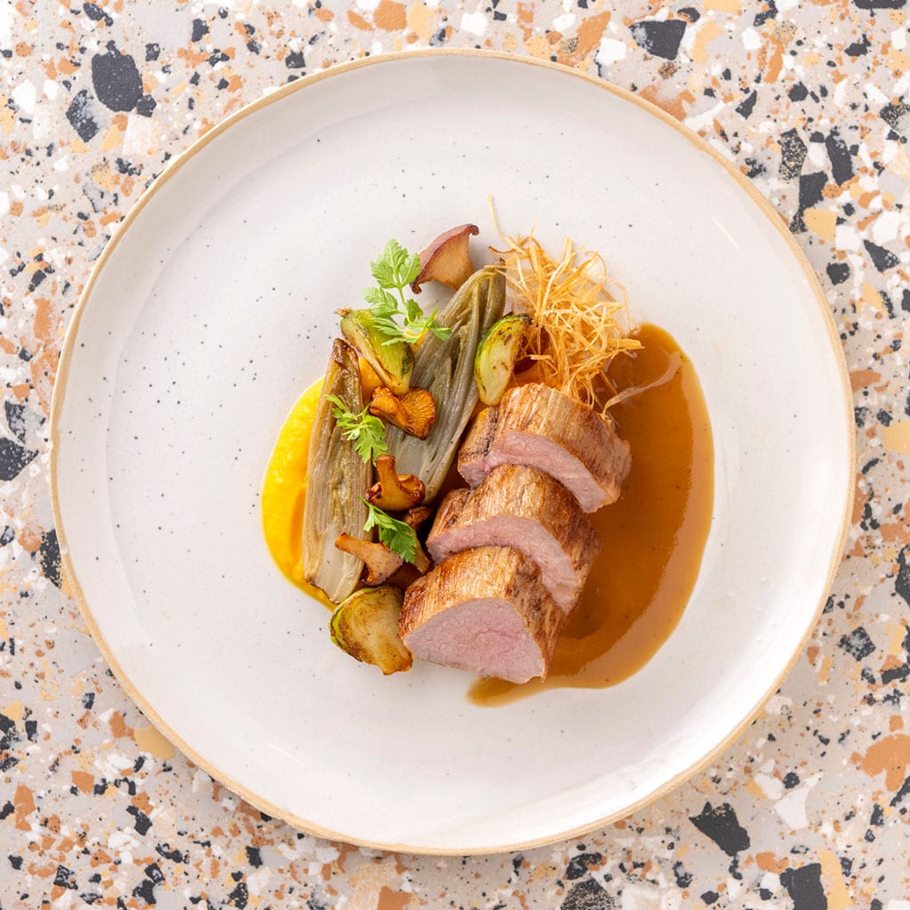 Filet de veau, mousseline de potiron, des chicons et sauce au foie gras et  à la truffe